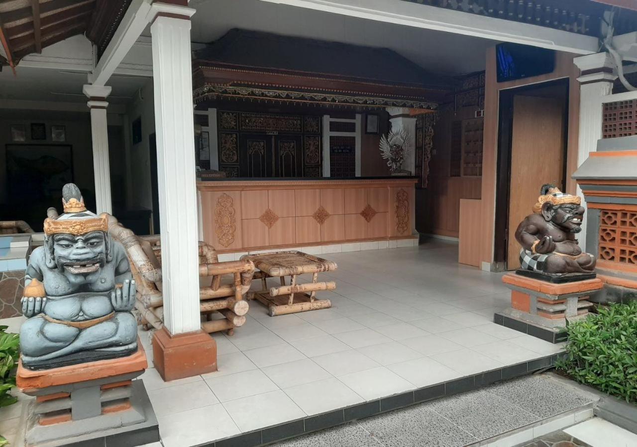 デワ バラタ バンガローズ レギャン エクステリア 写真